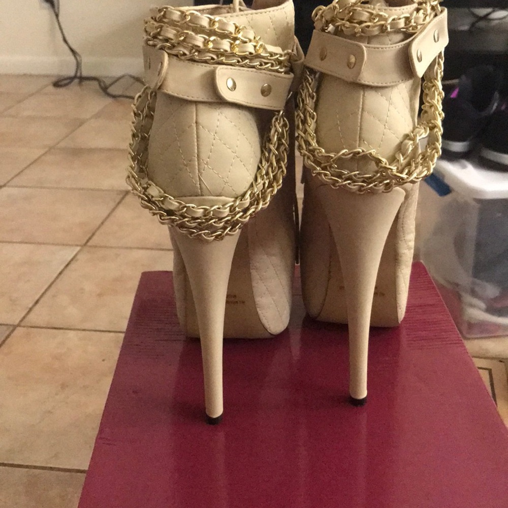 High heels - Picture 2 of 7
